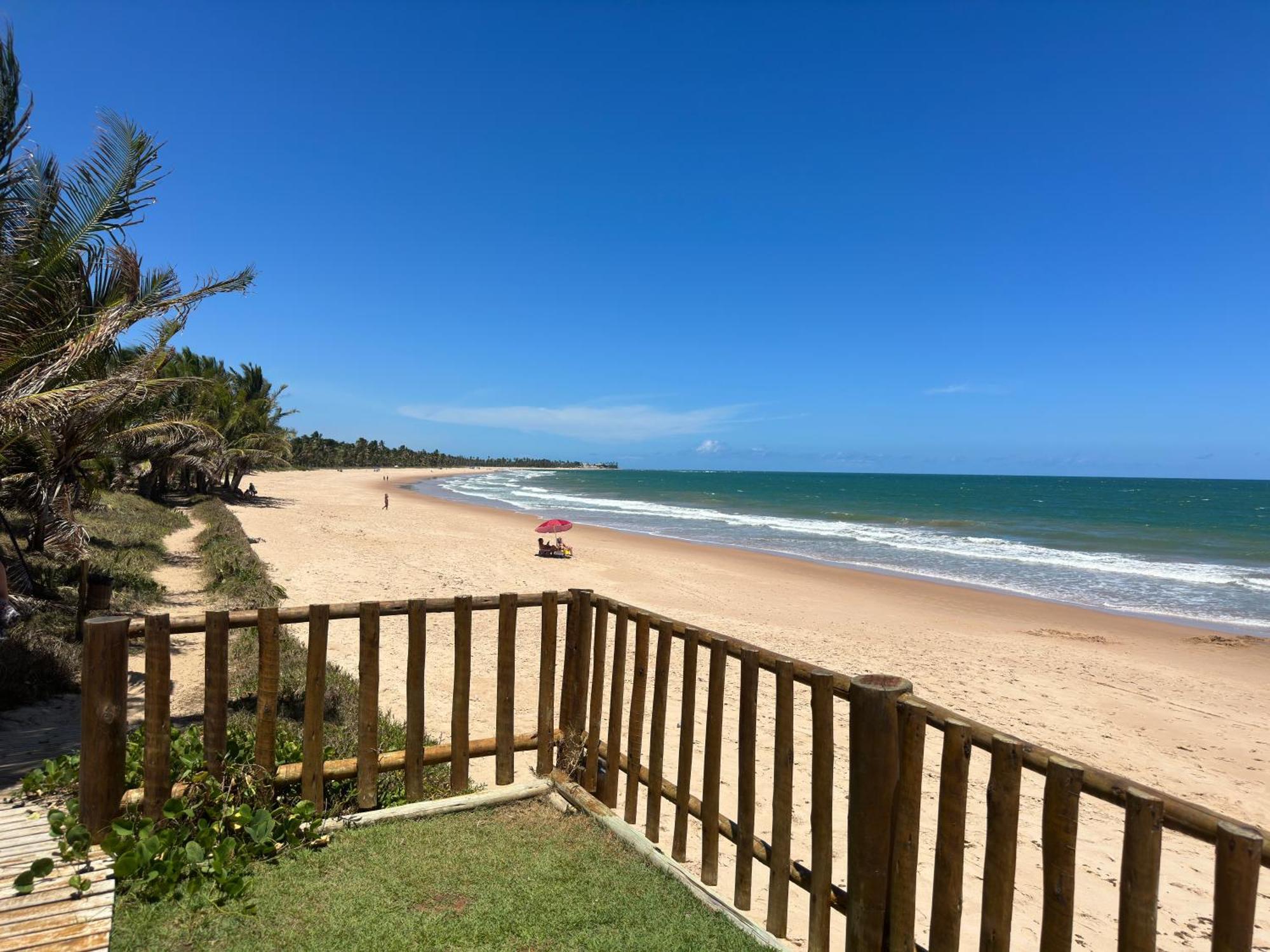 Flat Guarajuba 4 Quartos Terreo A Beira Mar - Pe Na Areia - Governanca Com Arrumadeira E Wi Fi Inclusos Camassari 外观 照片