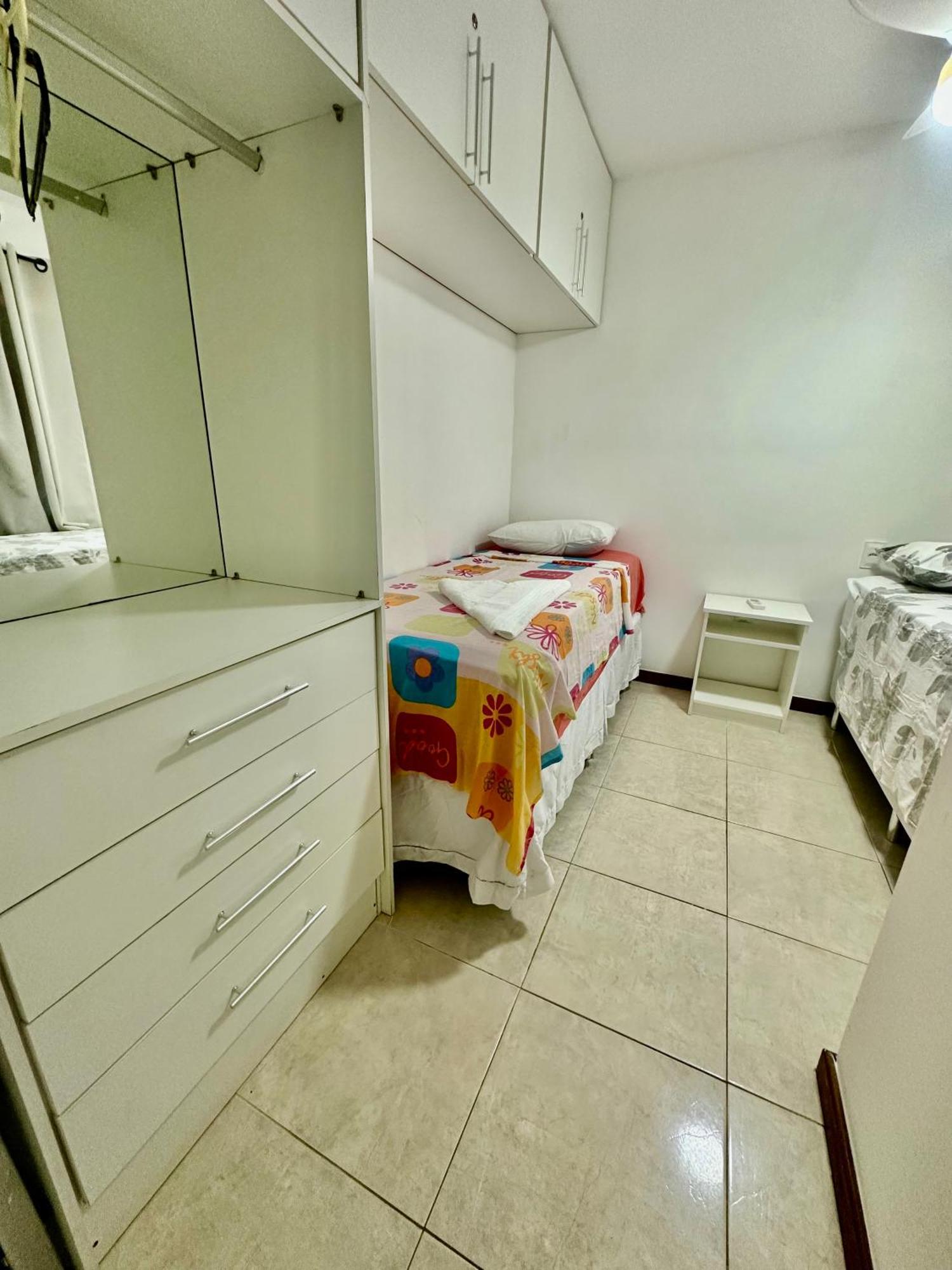 Flat Guarajuba 4 Quartos Terreo A Beira Mar - Pe Na Areia - Governanca Com Arrumadeira E Wi Fi Inclusos Camassari 外观 照片